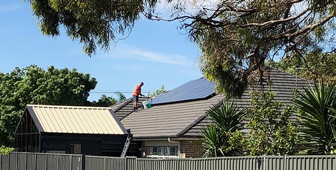 roof-cleaning